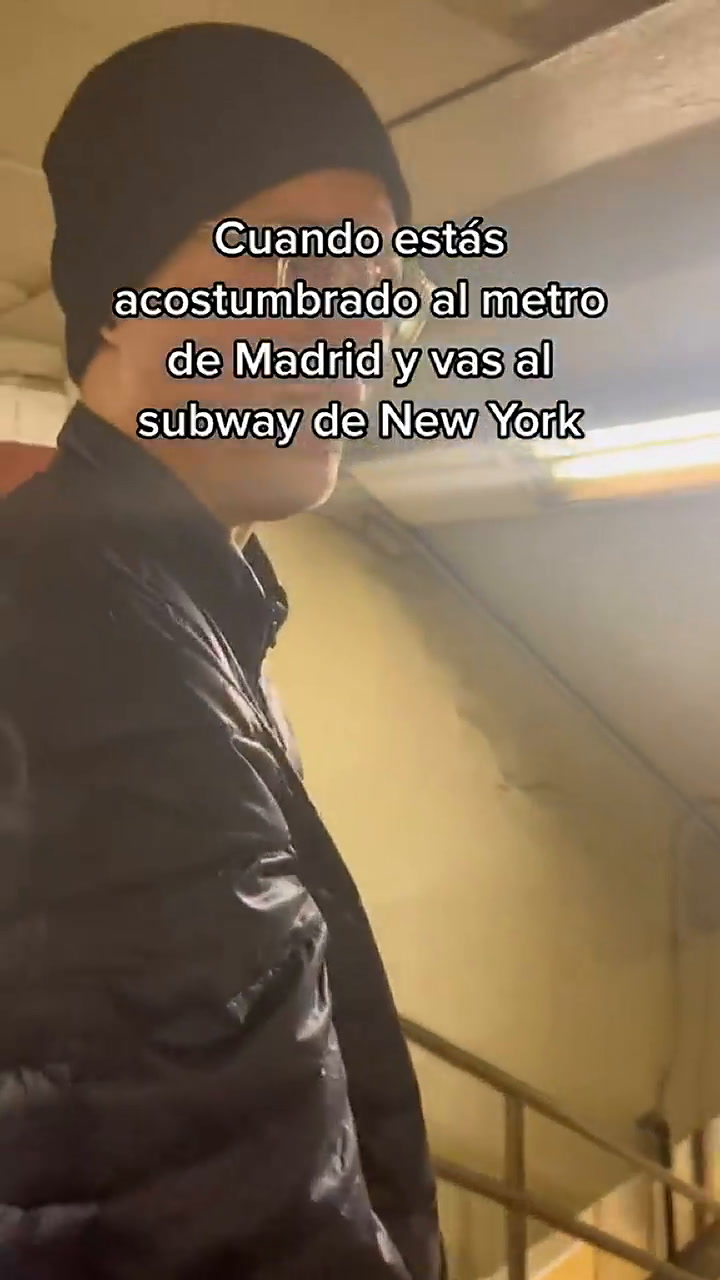 Se subió al metro de Nueva York e hizo duras críticas en comparación con el metro de Madrid