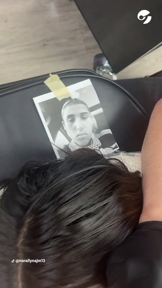 Una tiktoker se tatuó a su pareja en el rostro y se hizo viral
