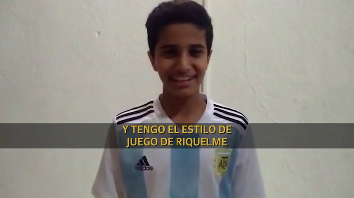 Es árabe, tiene 12 años, quiere que gane River y sueña con la Argentina, Riquelme y la Bombonera - V
