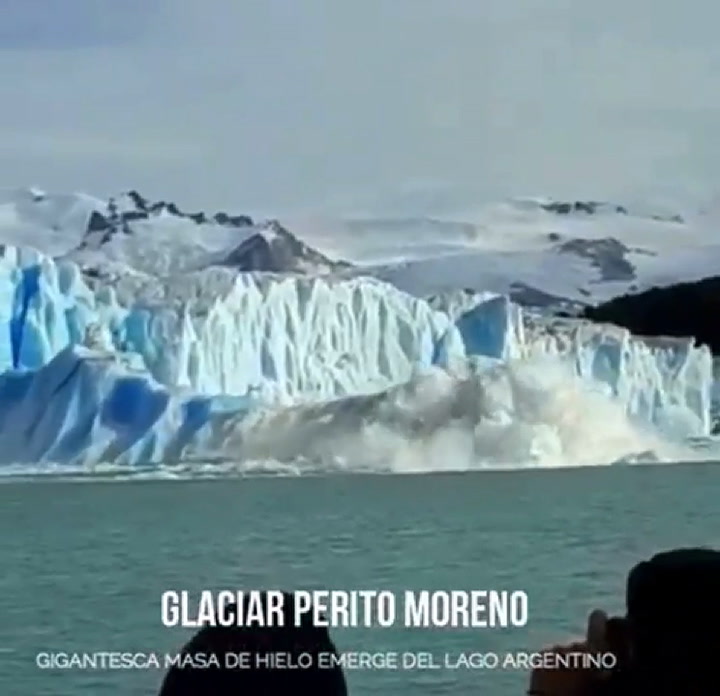 Glaciar Perito Moreno. Impresionante desprendimiento de un bloque de hielo (Fuente: Ahora Calafate)