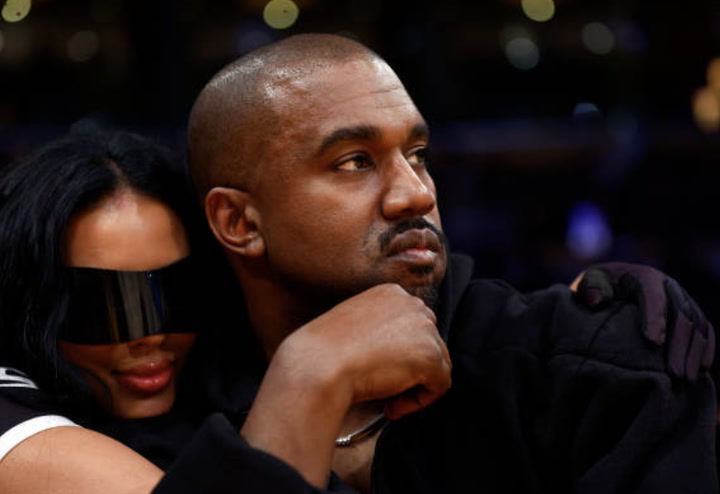 ¿Cuál fue la razón de Instagram para suspenderle la cuenta a Kanye West ?