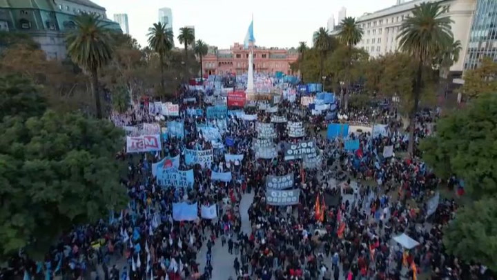 Argentina marcha contra el hambre, la pobreza y los ajustes del FMI 