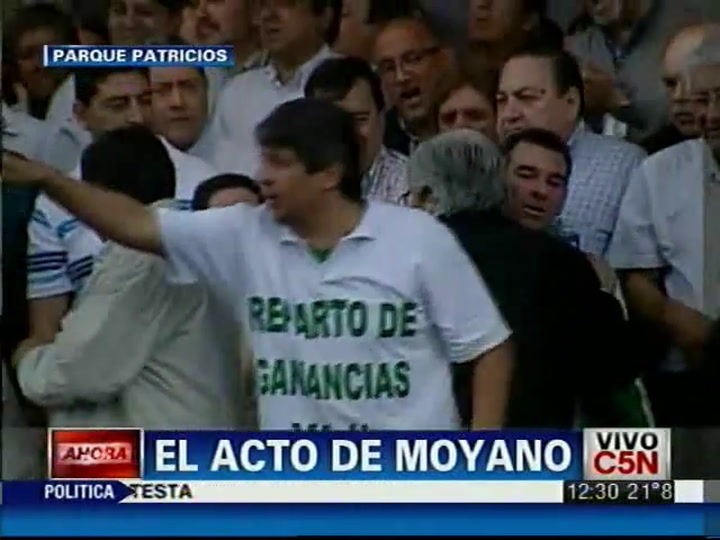 Con críticas al Gobierno, Hugo Moyano realizó un masivo acto en Huracán (C5N)