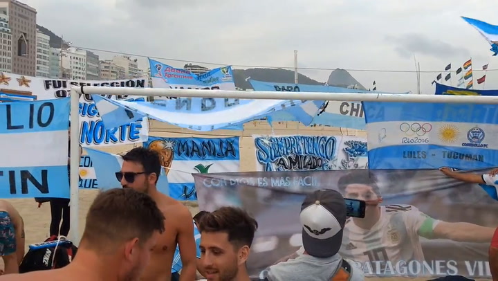 Banderazo argentino en Copacabana - Crédito: Fabián Marelli