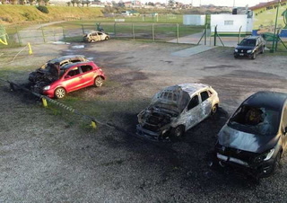 Los autos quemados en el predio de Aldosivi en Punta Mogotes