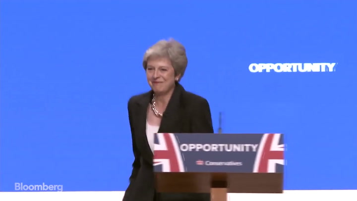 Theresa May baila Dancing Queen de Abba en un congreso - Fuente: YouTube