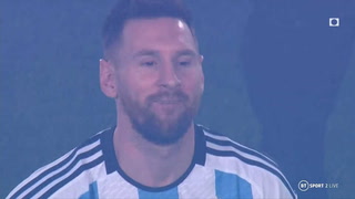Los dos minutos más emotivos de la fiesta de los campeones del mundo: el hit que emocionó a Messi e hizo llorar a Scaloni y Dibu Martínez