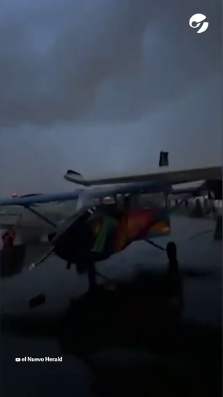 Huracán Ian: aviones volcados en el Aeropuerto North Perry