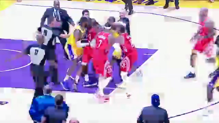 Piñas entre los Lakers y los Rockets - Fuente: Twitter