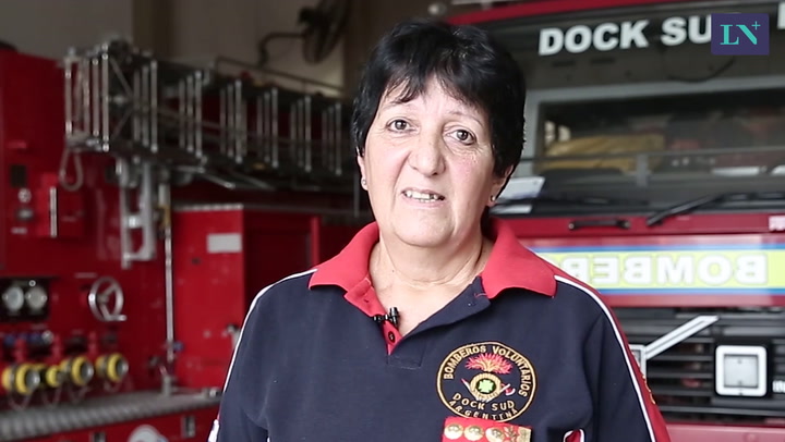 Mujeres Pioneras: Lucía Segovia, la bombero con mayor grado jerárquico del país