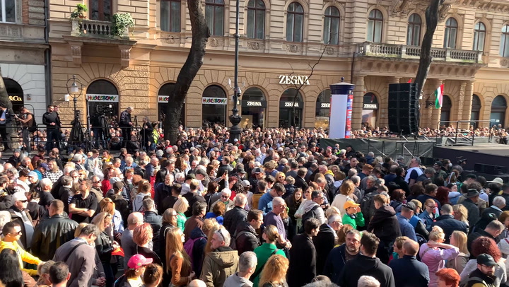 Hatalmas a tömeg a Magyar Péter által szervezett megmozduláson