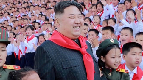 Video: Hyller Kim Jong-Un i ny sang
