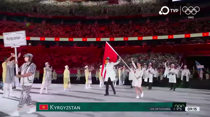 El ingreso de la delegación de Kirguistán