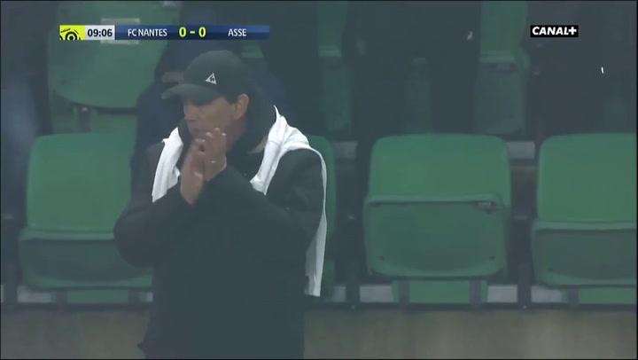 La emoción de los hinchas del Nantes en el minuto 9 por Emiliano Sala - Fuente: Canal+