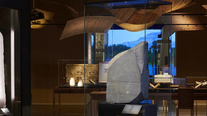 Egyptians call on British Museum to return famous Rosetta Stone