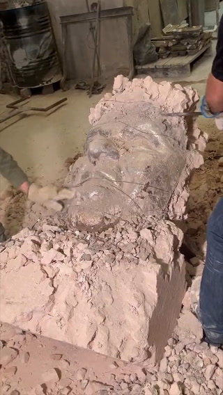El descubrimiento del rostro de la estatua de Gallardo
