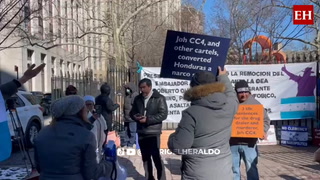Hondureños protestan en las afueras de la Corte de Nueva York