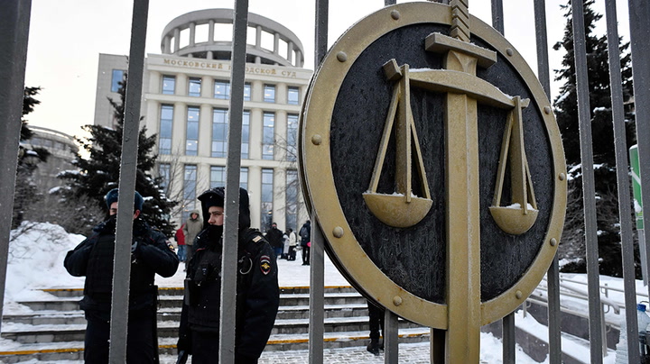 Memorial International: Russian court shuts down human rights organisation