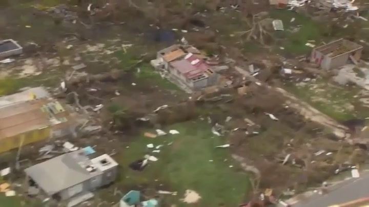 La isla de Barbuda esta completamente devastada y la población fue evacuada