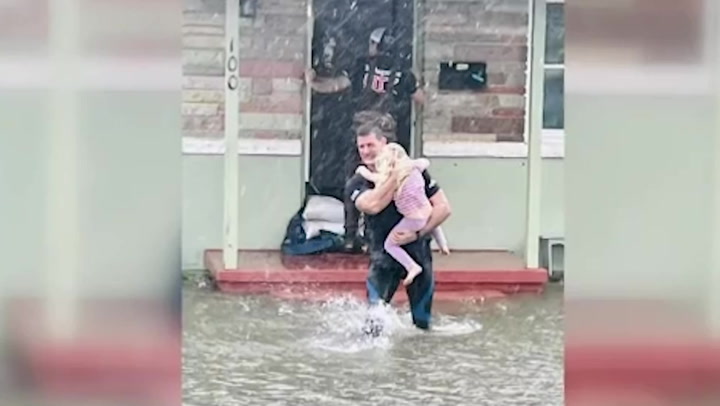 Firefighter rescues girl from Hurricane Ian floods
