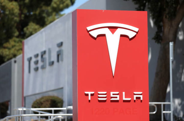 ¿Cuál es la razón por la que Elon Musk esta vendiendo millones en acciones de Tesla?