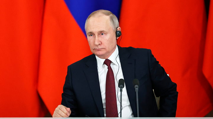 Putin hits out at British plans to supply Ukraine with weapons containing nuclear components