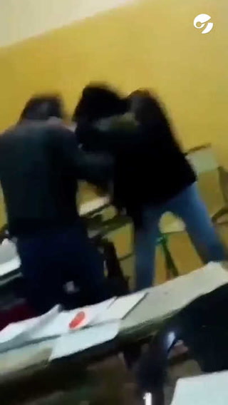 Violencia en el aula: dos jóvenes le pegaron a una compañera en la escuela
