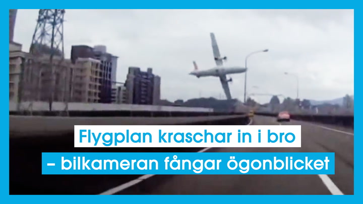 Flygplan kraschar in i bro – bilkameran fångar ögonblicket
