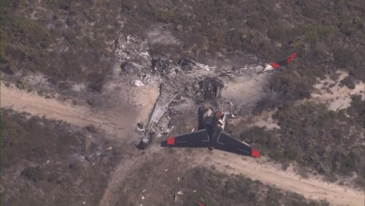 Australian pilots survive plane crash while fighting bush fires