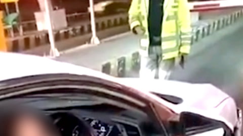Video: Kjører over politimannen