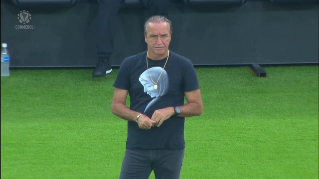 Cuca e treinador venezuelano vestem a mesma camisa em confronto na CONMEBOL Sudamericana