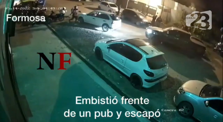 Formosa: no lo dejaron entrar al boliche y reventó la puerta de ingreso con su camioneta