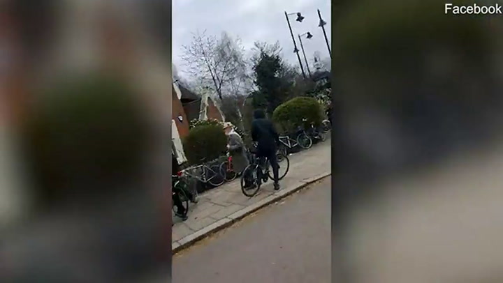 Vecinos detienen a un grupo de jóvenes que intentaban robarse bicicletas Daily Mail
