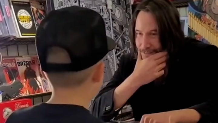 Adorable young YouTuber interviews Keanu Reeves at comic book signing