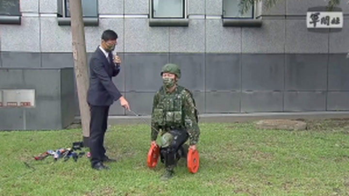 Taiwan Military Unveils a Battery Powered Exoskeleton To Help Soldiers in the Field
