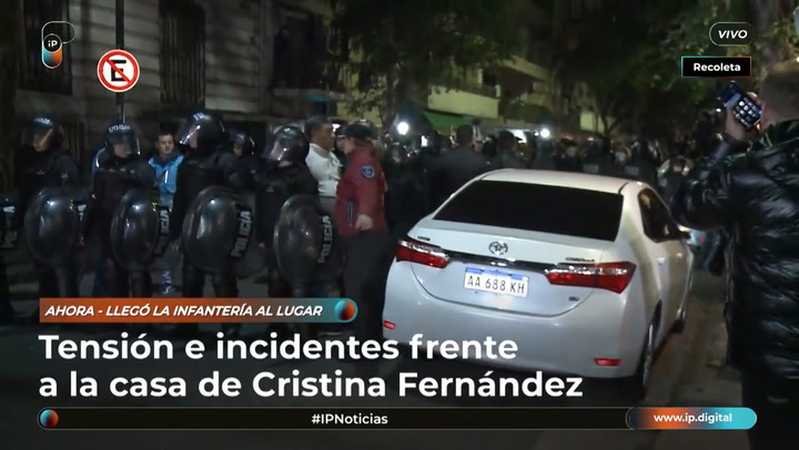 El momento en el que Adrián Grana es detenido por la policía de la Ciudad 1