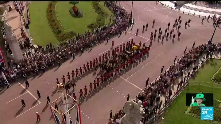 Así fue el solemne cortejo fúnebre de la reina Isabel II hacia Westminster