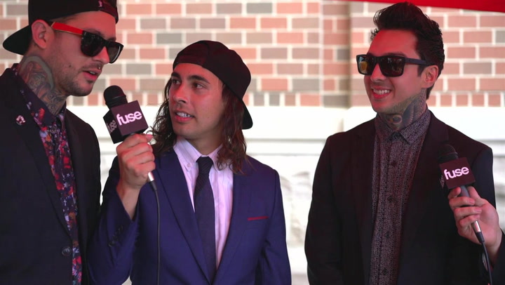 Pierce The Veil Give Love To The Fans At The APMAs
