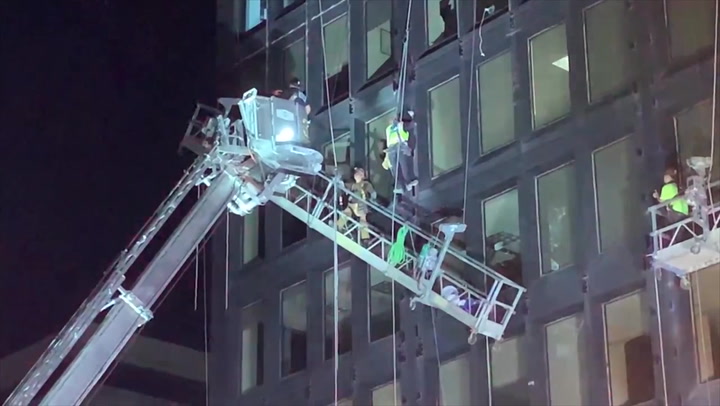Window washers rescued after scaffold malfunction
