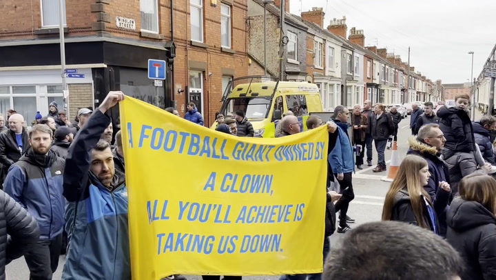 Everton fans protest against club's board ahead of Arsenal game