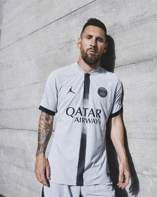 PSG estrenó una camiseta muy especial con Lionel Messi como modelo