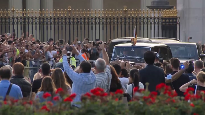 Crowds cheers as King Charles III leaves Buckingham Palace in London