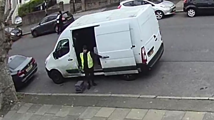 Yodel delivery driver appears to dump Christmas parcels on roadside in London