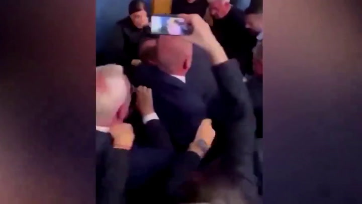 Georgia: un diputado opositor le dio una trompada al líder de un partido oficialista y desató una batalla campal 2