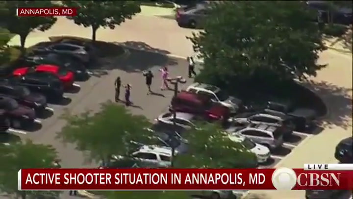 Así evacúan a la gente luego del tiroteo en Annapolis - Fuente: CBS