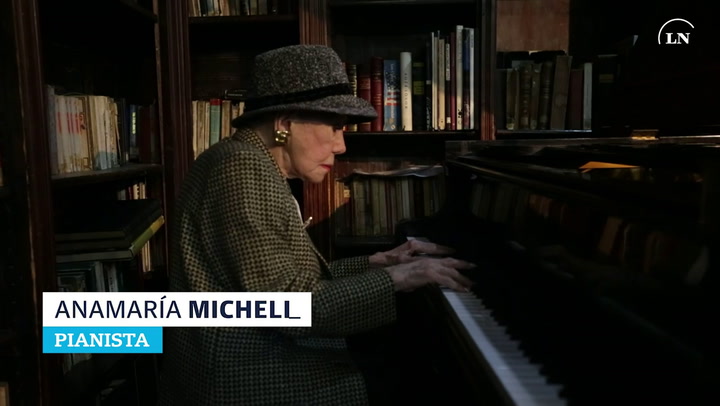 Anamaría Micheli no deja de tocar el piano, su primera amor