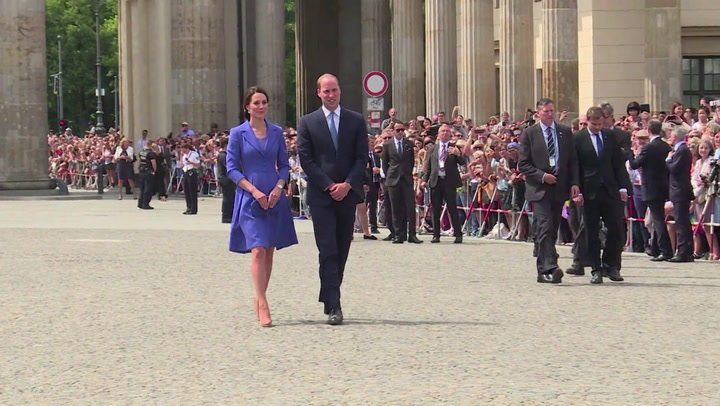 La esposa del príncipe Guillermo de Inglaterra dio a luz un varón - Fuente: AFP