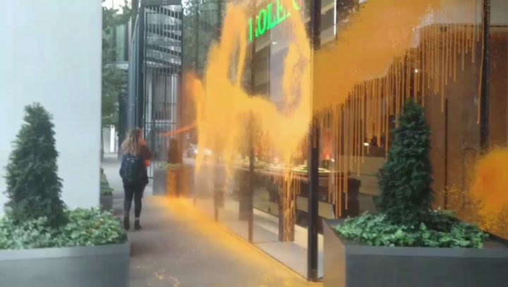 Just Stop Oil spray orange on Rolex shop in central London | News Independent TV