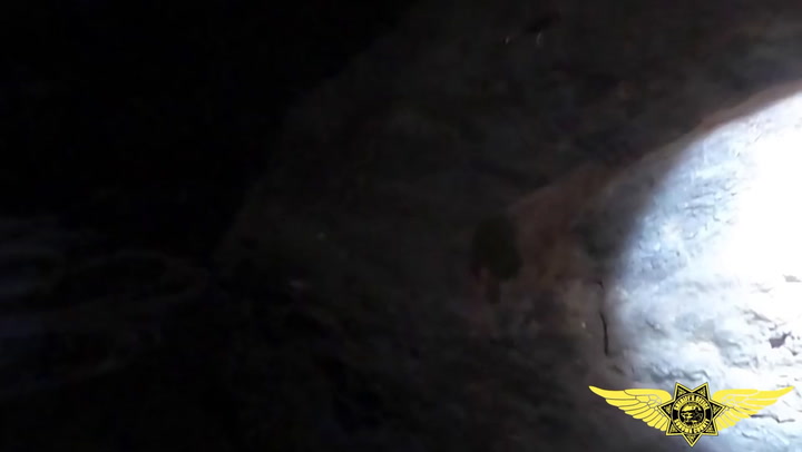 El dramático rescate de un senderista que quedó colgado de un acantilado en California
