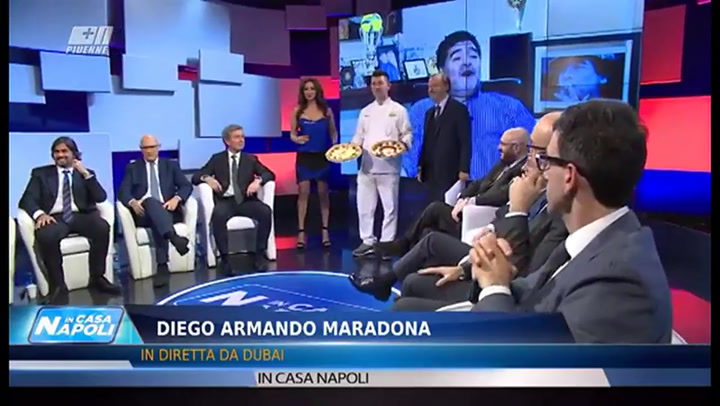 El día en que Diego Maradona conoció su pizza a través de la TV